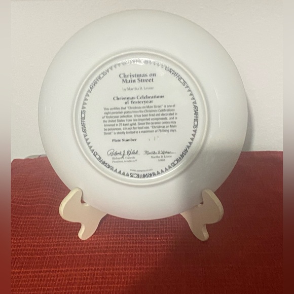 SET OF 5- ASSORTED DECORATED PLATES - Picture 3 of 11